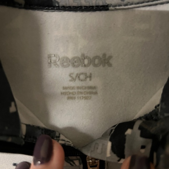 Women’s Reebok Geometric Print Gray and Black Mock Neck Half Zip size s - Picture 3 of 5